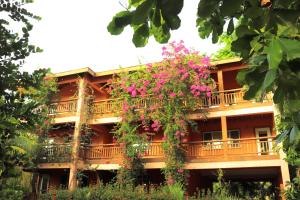 Giardino di Hotel Posada Seremein ,West Bay ,Roatan