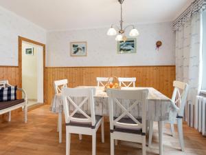 Posezení v ubytování Holiday Home Zierow near Baltic Sea Beach