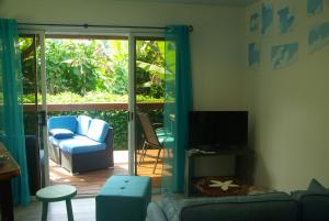 Imagen de la galería de bungalow chez sofpat, en Uturoa