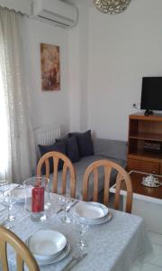 TV a/nebo společenská místnost v ubytování Annas apartment 2 (AgiosNikolaos)