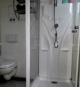 Uma casa de banho em FOX BOX I Capsule Apt