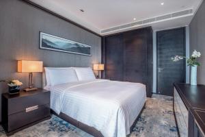 Postel nebo postele na pokoji v ubytování Oakwood Residence Damei Beijing