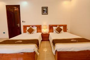 Voodi või voodid majutusasutuse MANAROLA Hotel Bãi Cháy toas