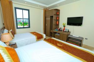 Voodi või voodid majutusasutuse MANAROLA Hotel Bãi Cháy toas