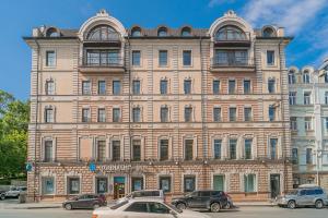 a large building with cars parked in front of it at Rooms for rent on 51 Svetlanskaya street in Vladivostok