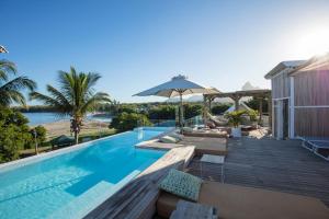 Πισίνα στο ή κοντά στο Veranda Tamarin Hotel & Spa