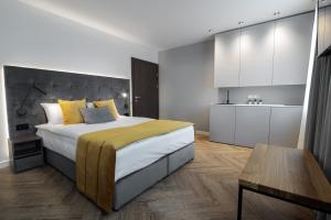 Postel nebo postele na pokoji v ubytování Jono kalnelis Apartments