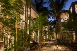 Κήπος έξω από το Veranda Tamarin Hotel & Spa