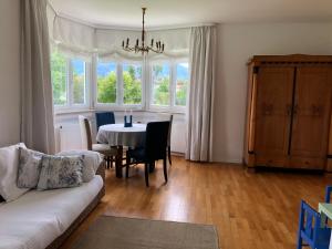 Ein Sitzbereich in der Unterkunft Ferienhaus Chiemsee