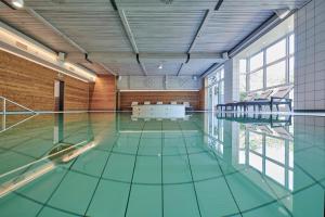 Bazén v ubytování Hotel Bannwaldsee nebo v jeho okolí