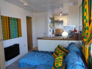 Kuchyň nebo kuchyňský kout v ubytování Bridlington's Bolt Hole chalet