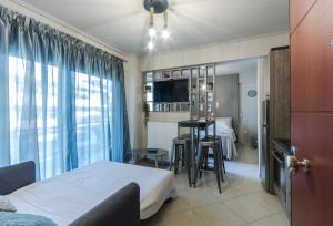 Posteľ alebo postele v izbe v ubytovaní Nora's Home Kalamata