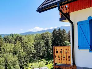 Widok na góry z tego domu wakacyjnego