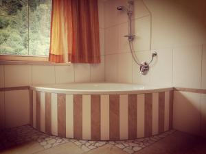 Fotografie z fotogalerie ubytování Landhaus Chalet Rosenrot v destinaci Fügen