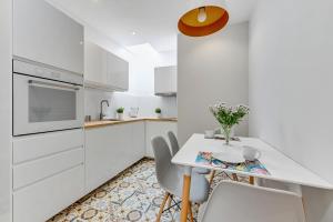Kuchyňa alebo kuchynka v ubytovaní Grand Apartments