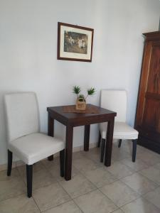 A seating area at N&Μ