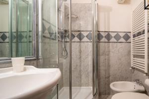 Kúpeľňa v ubytovaní Oltrarno Apartment + 8 fotografií