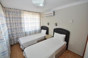 Postel nebo postele na pokoji v ubytování Defne & Zevkim Hotel