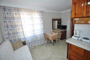 Kuchyň nebo kuchyňský kout v ubytování Defne & Zevkim Hotel