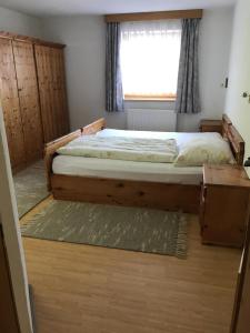 a bedroom with a bed and a window at Haus Dengg in Zellberg