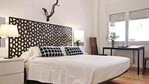 Ein Bett oder Betten in einem Zimmer der Unterkunft BizFlats Garden House