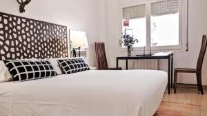 Ein Bett oder Betten in einem Zimmer der Unterkunft BizFlats Garden House