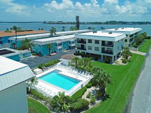 an aerial view of a resort with a swimming pool at Anna Maria Island Beach Bay Breeze in Bradenton Beach