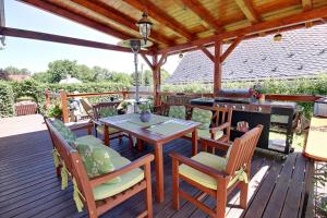 A restaurant or other place to eat at Holiday Home Kvitek