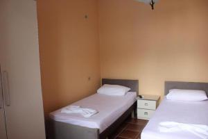 Uma cama ou camas num quarto em Hotel Athina