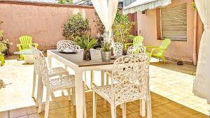 Ein Patio oder anderer Außenbereich in der Unterkunft BizFlats Garden House