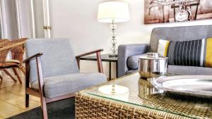 Ein Sitzbereich in der Unterkunft BizFlats Garden House