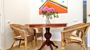Ein Sitzbereich in der Unterkunft BizFlats Garden House