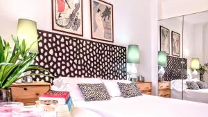 Ein Bett oder Betten in einem Zimmer der Unterkunft BizFlats Garden House