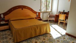 Postel nebo postele na pokoji v ubytování Hotel Bristol