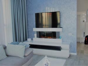 a living room with a fireplace in the wall at ALEXYS TOP RESIDENCE in Mamaia Sat/Năvodari
