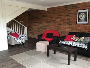 A seating area at 3/4 Victor Parade - great townhouse & walk to the beach