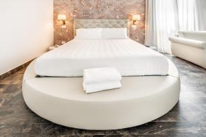 Postel nebo postele na pokoji v ubytování Hotel Stella Della Versilia