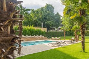 Bazén v ubytování Hotel Therme Meran - Terme Merano nebo v jeho okolí