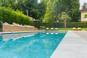 Bazén v ubytování Hotel Therme Meran - Terme Merano nebo v jeho okolí