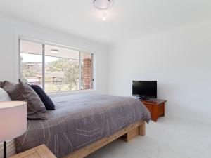 Gallery image of 5b Bent Street large house with ducted air con foxtel and wifi in Fingal Bay