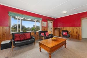 Afbeelding uit fotogalerij van Beachy Bach - Mangawhai Heads Holiday Home in Mangawhai