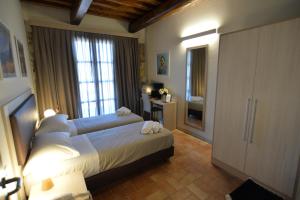 A bed or beds in a room at Villa Nadar