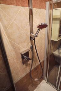 a shower with a hose in a bathroom at Villa Mercedes in Rome