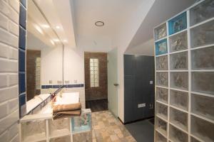 Koupelna v ubytování Apartamento de lujo en Gijòn