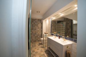 Koupelna v ubytování Apartamento de lujo en Gijòn