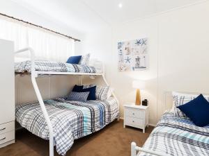 Ένα ή περισσότερα κρεβάτια σε δωμάτιο στο Casa Martins Absolute Waterfront House