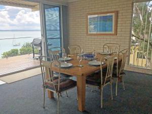 Gallery image of Classic View 1, 1 49 Victoria Parade - panoramic water views, aircon and Wifi in Nelson Bay