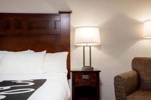 Postel nebo postele na pokoji v ubytování La Quinta Inn by Wyndham Bend