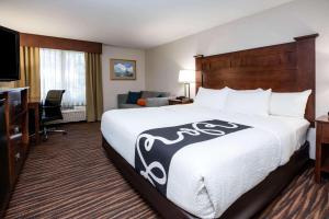 Postel nebo postele na pokoji v ubytování La Quinta Inn by Wyndham Bend