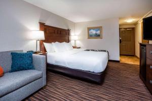Postel nebo postele na pokoji v ubytování La Quinta Inn by Wyndham Bend